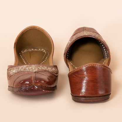 Tuck in Juttis - TAN