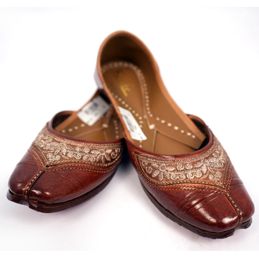 Tuck in Juttis - Brown